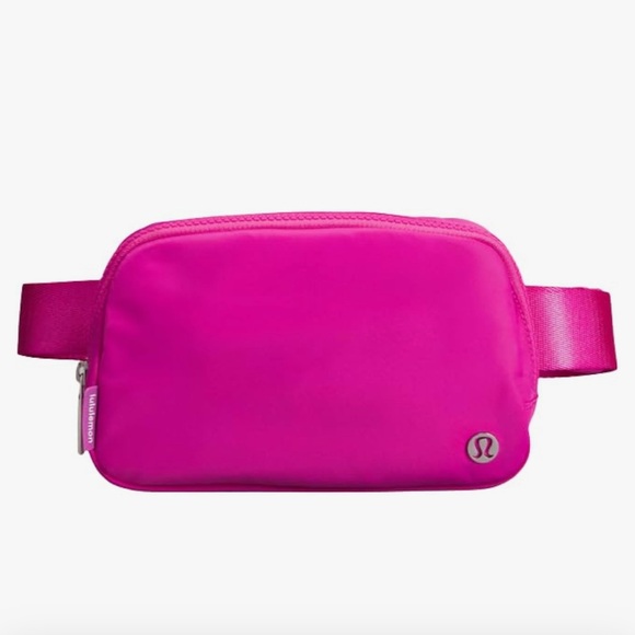 lululemon athletica Handbags - Lululemon everywhere 1 L belt bag sonic pink